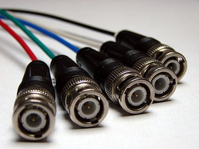 440px-BNC_connectors.jpg