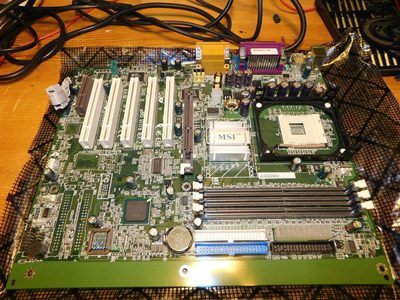MSI 845 Ultra (fujitsu version) with a bad cap by the AGP-slot.jpg