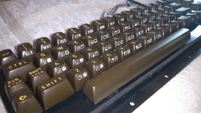 C64-KBD-02.jpg
