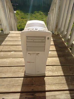 compaq_front.jpg