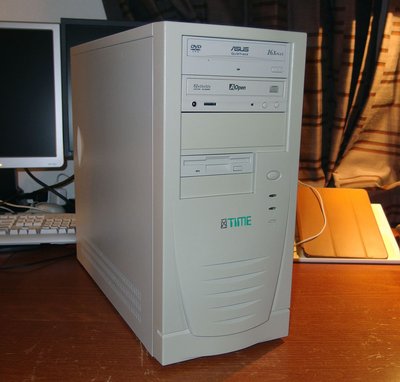 COMPAQ Prosignia 720 a.jpg