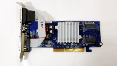 ASUS V9520-X FX5200LE.jpg
