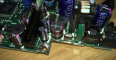 T1950CT-Capacitors-leaked-beforerepair.jpg