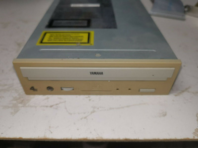Yamaha-CD-Writer-CDR400t1.jpg
