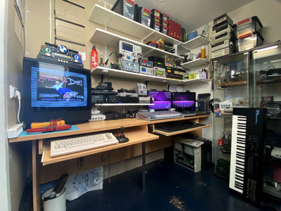 Salient Desk 2022-04-22_01.jpg