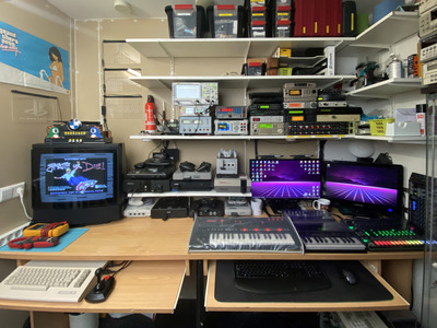 Salient Desk 2022-04-22_02.jpg