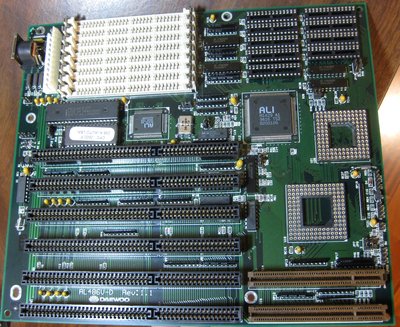 Daewoo_AL486-D_motherboard.jpg