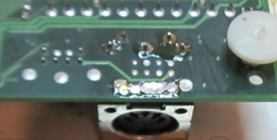 Tyan-S1590_kb-mouse-solderpoints.jpg