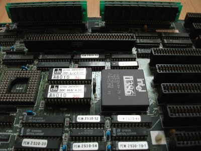DTK COMPUTER, INC.PEM-2530_386_BIOS_Chips_and_CPU.JPG