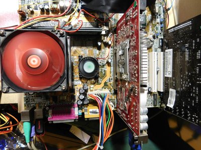 Asus K7M266 AMD760 AMD Thunderbiard 1000 AXIA AMD(ATI) Radeon X850XT.jpg