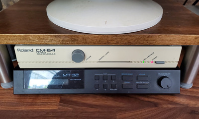 Roland CM-64 03.jpg