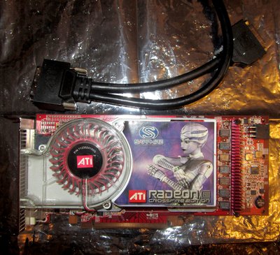 Radeon X1900XTX Crossfire edition front + cable.jpg