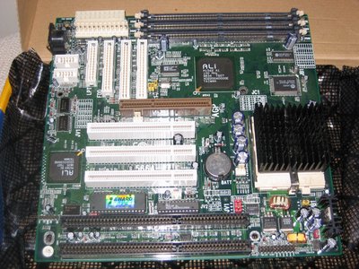 566a-at_motherboard.jpg