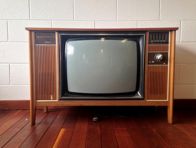 retro-1970s-tv-set.jpg