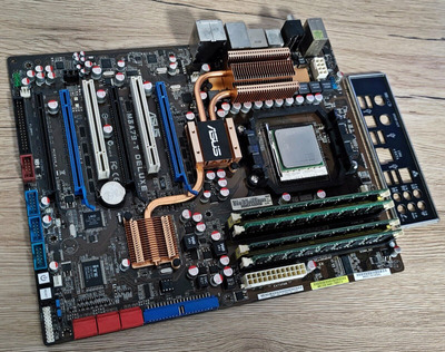 ASUS M3A79-T Deluxe.jpg